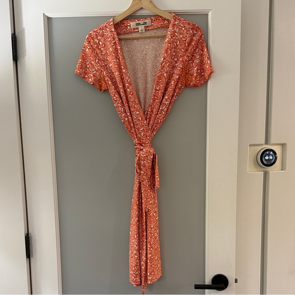 Diane Von Furstenberg Coral and White Patterned Silk Dress